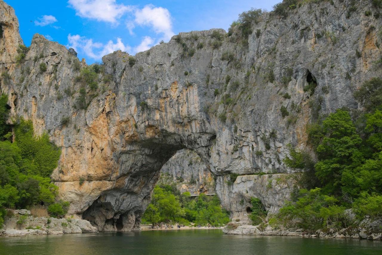 Les Yourtes De Provence Panzió Saint-Paulet-de-Caisson Kültér fotó